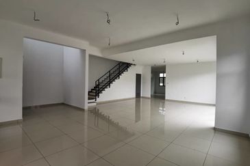 Sierra, Bukit Banyan