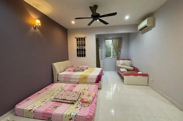 Bandar Laguna Merbok