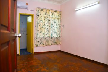 Bandar Laguna Merbok