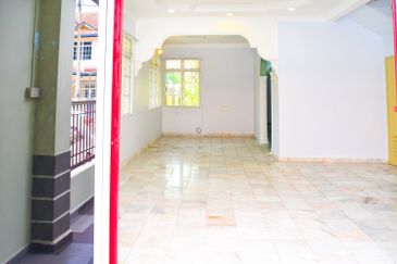 Bandar Laguna Merbok