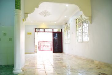 Bandar Laguna Merbok