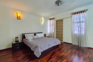 Bandar Laguna Merbok