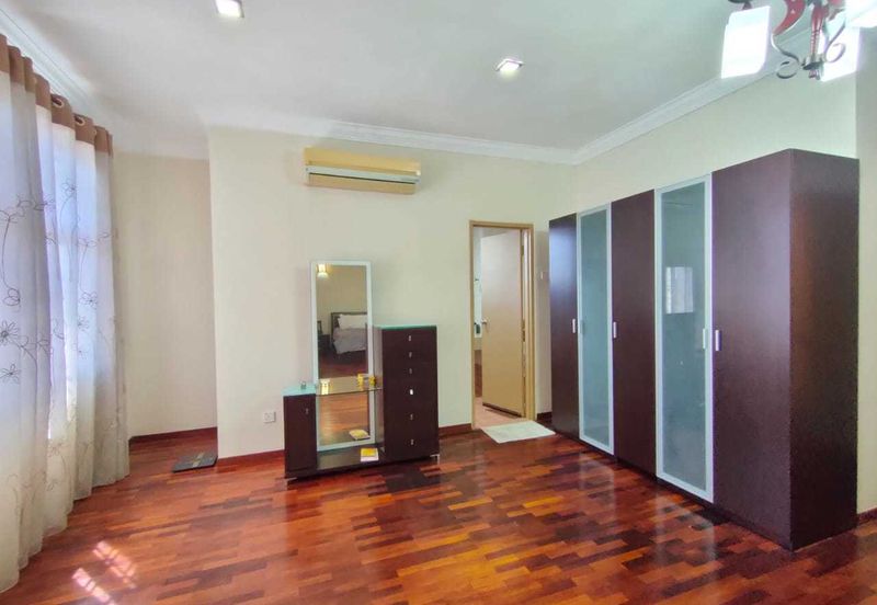 Bandar Laguna Merbok