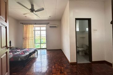 Bandar Laguna Merbok