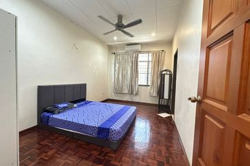 Bandar Laguna Merbok