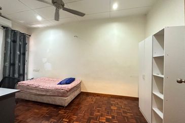 Bandar Laguna Merbok