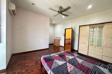 Bandar Laguna Merbok