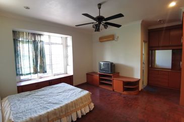 Bandar Laguna Merbok