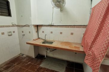 Bandar Laguna Merbok