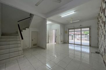 Bandar Laguna Merbok