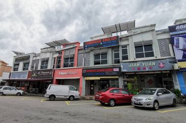 Bandar Laguna Merbok