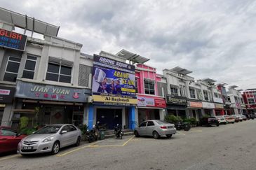 Bandar Laguna Merbok