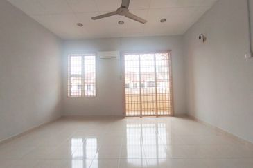 Bandar Laguna Merbok