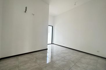 Sierra, Bukit Banyan