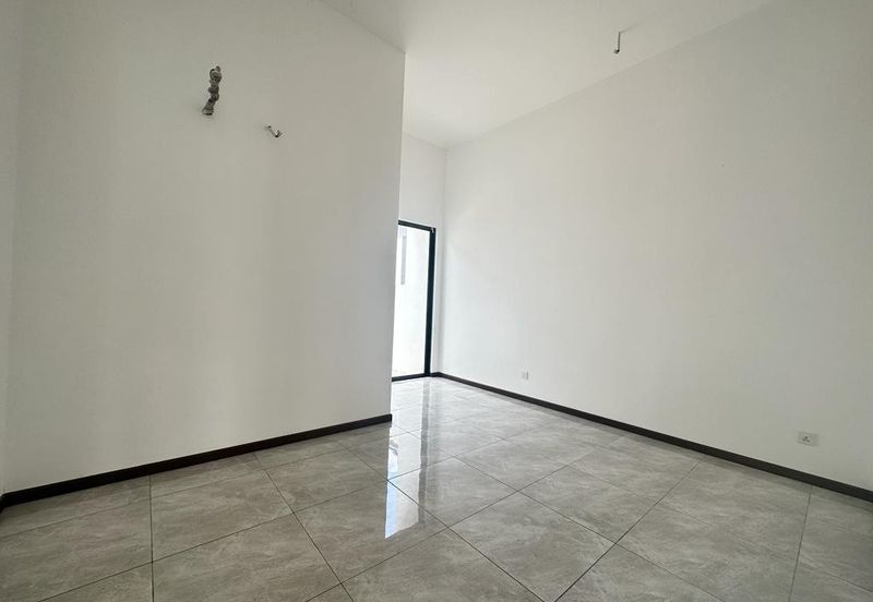 Sierra, Bukit Banyan