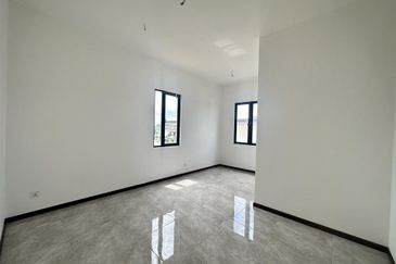 Sierra, Bukit Banyan