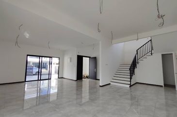 Sierra, Bukit Banyan