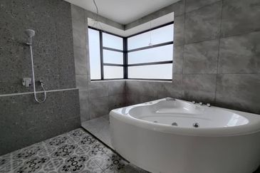 Sierra, Bukit Banyan