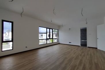 Sierra, Bukit Banyan