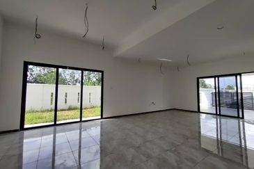 Sierra, Bukit Banyan