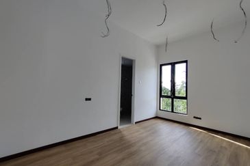 Sierra, Bukit Banyan