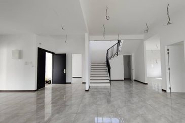 Sierra, Bukit Banyan