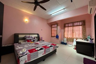 Bandar Laguna Merbok