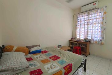 Bandar Laguna Merbok