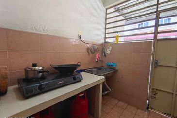 Bandar Laguna Merbok