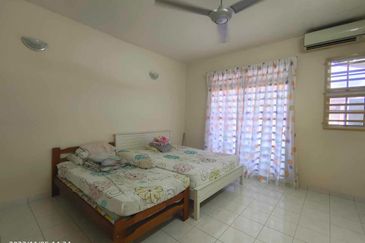 Bandar Laguna Merbok