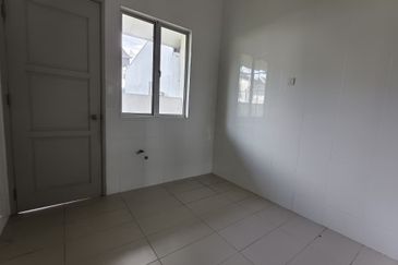 BANDAR LAGUNA MERBOK (SESEBUAH)