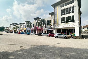 Bandar Laguna Merbok