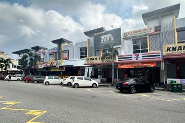 Bandar Laguna Merbok