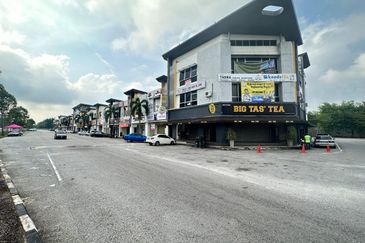 Bandar Laguna Merbok