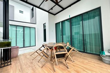 Sierra, Bukit Banyan