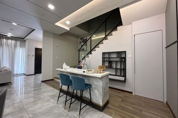 Sierra, Bukit Banyan