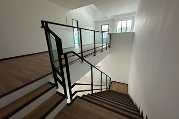 Sierra, Bukit Banyan