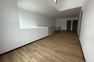 Sierra, Bukit Banyan