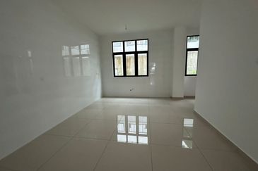 Sierra, Bukit Banyan