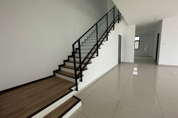 Sierra, Bukit Banyan