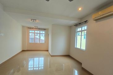 3-Storey Semi-Detached Home in Taman Pulai Mutiara