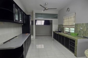 Botani Panorama End Lot - Double Storey House for rent