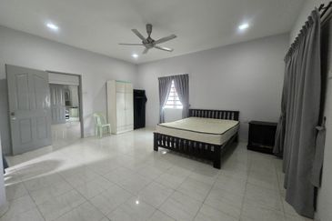 Botani Panorama End Lot - Double Storey House for rent