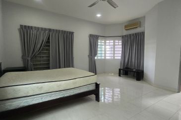 Botani Panorama End Lot - Double Storey House for rent