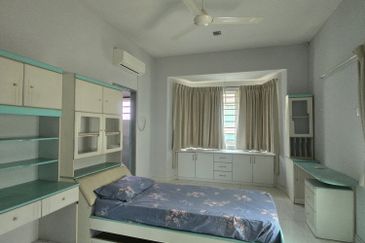 Botani Panorama End Lot - Double Storey House for rent