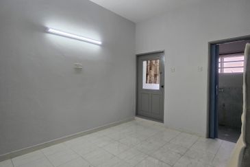 Botani Panorama End Lot - Double Storey House for rent