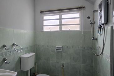 Botani Panorama End Lot - Double Storey House for rent