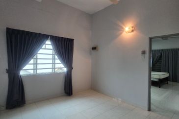 Botani Panorama End Lot - Double Storey House for rent