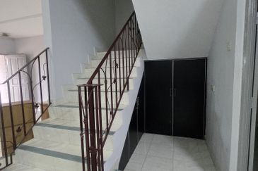 Botani Panorama End Lot - Double Storey House for rent