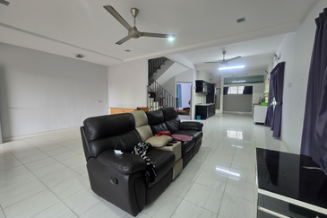 Botani Panorama End Lot - Double Storey House for rent